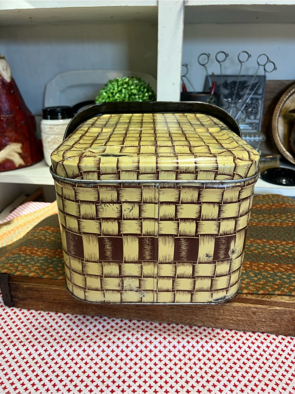 Vintage tin picnic basket brown beige decor grandma Core Storage decor - Picture 3 of 12